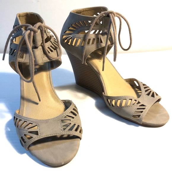 Chinese Laundry Tan Taupe Wedges 8.5 / 39 - Picture 1 of 11